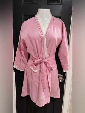 VTG Eileen West Pink Seersucker Robe with Lace Trim